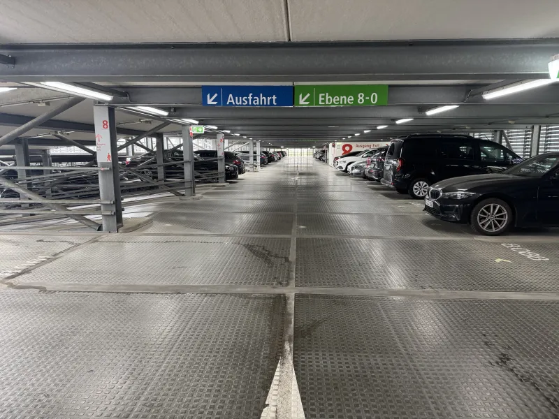 Mein-Flughafenparkplatz Frankfurt (800m)